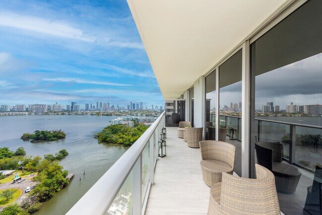 Building Photo - 16385 Biscayne Blvd Unit 2001