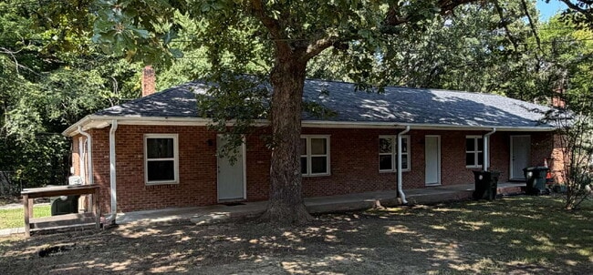 Building Photo - 910 Marsh St