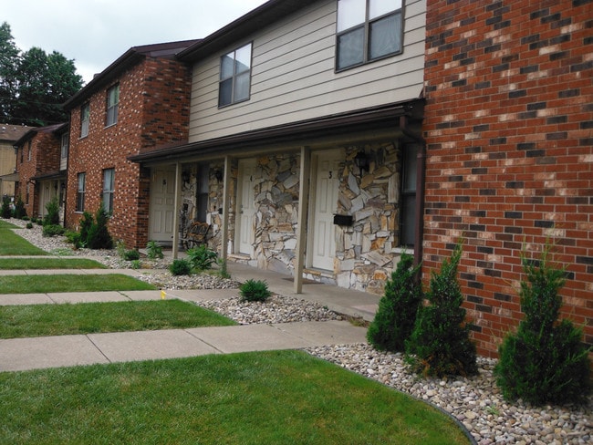 Ashbrook Manor Townhouses - Ashbrook Manor Townhouses