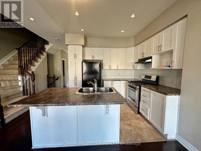 Photo - 940 Cobble Hill Dr