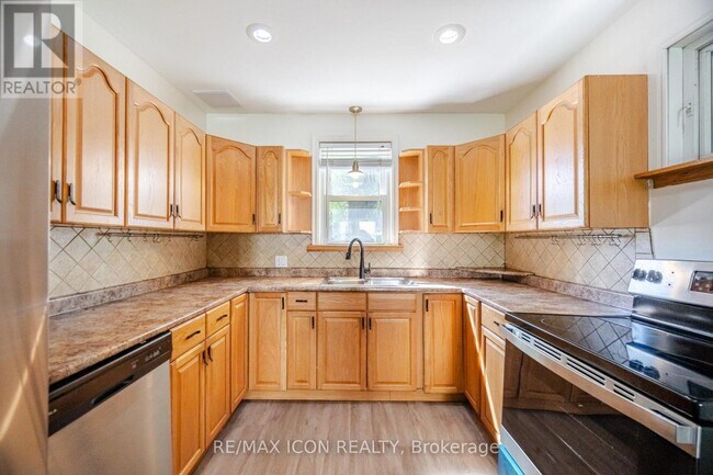 Photo - 64 Sheldon Ave N