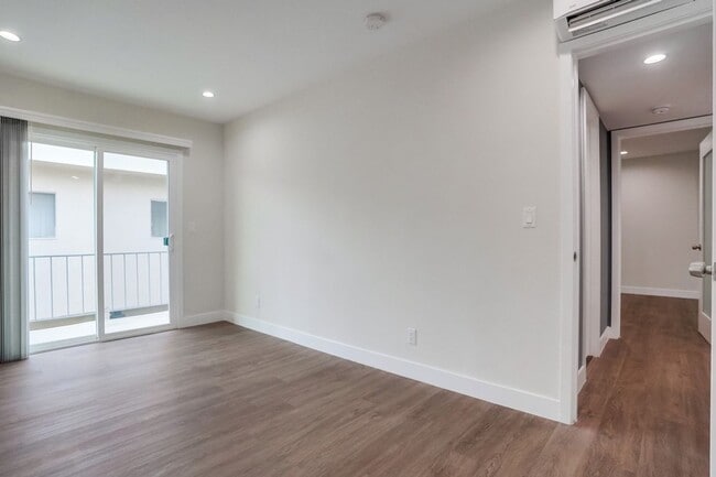 Photo - 437 &amp; 441 W. Queen St