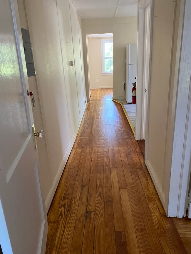 Building Photo - 13 BRIDGE St Unit #2 2nd Fl