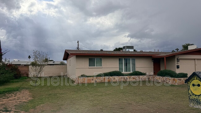 Building Photo - 523 E Malibu Dr