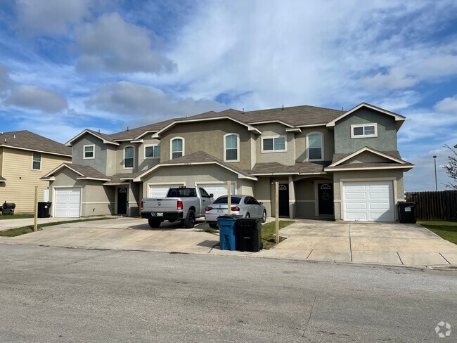 Building Photo - Townhome for rent