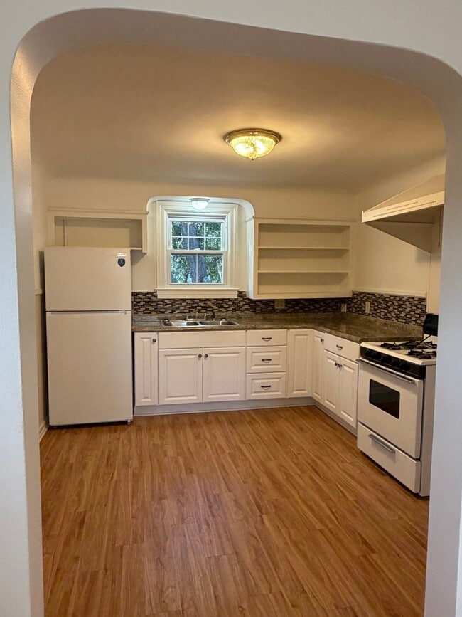 Eat-in Kitchen - 741 Newman Ave Unit Apt. B