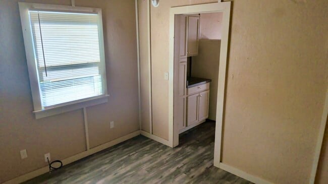 Photo - 401 N Clegg St