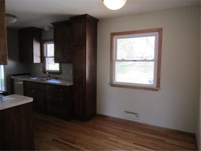 Photo - 11041 Yukon St NW