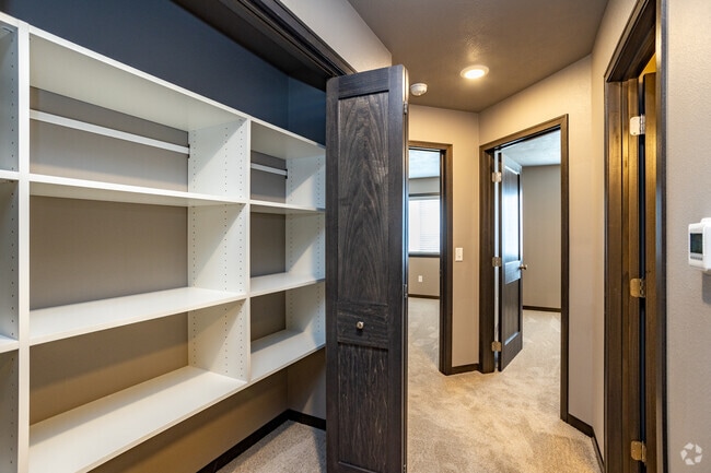 3BR, 2.5BA - 1,709SF - Hallway