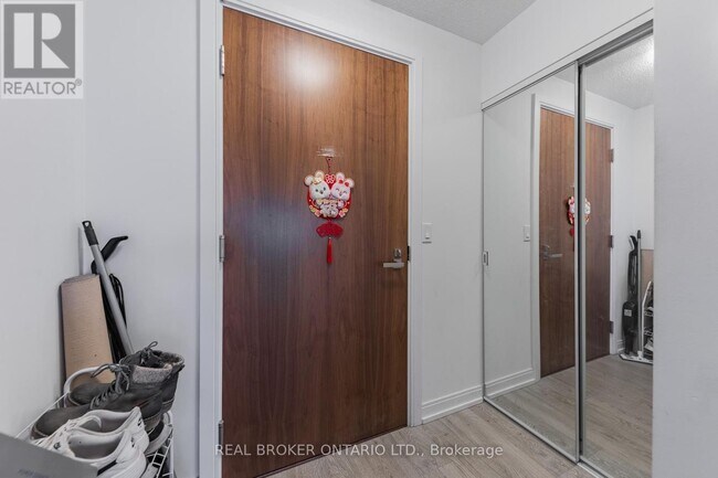 Photo - 275 Village Green Square Unit 1618