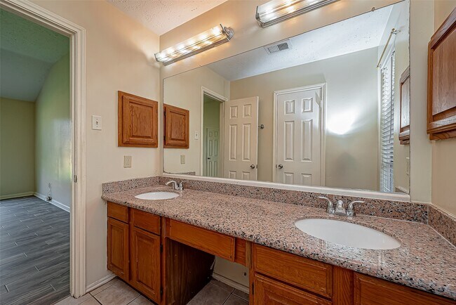 Photo - 1490 Hunters Park Dr