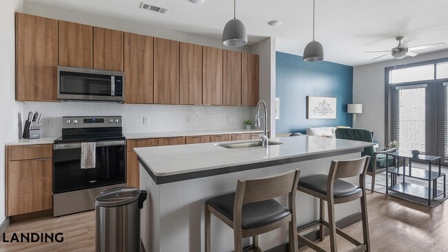 Photo - 3875 Burnham Unidad 1208