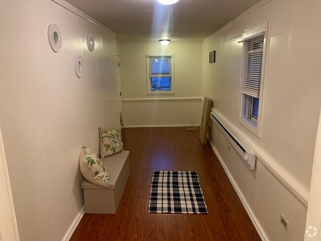 Building Photo - 252 Putnam Ave Rental