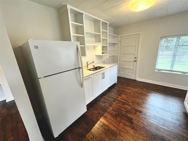 Photo - 1011 E 9th St