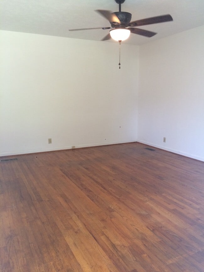 Photo - 304 Vann St SW