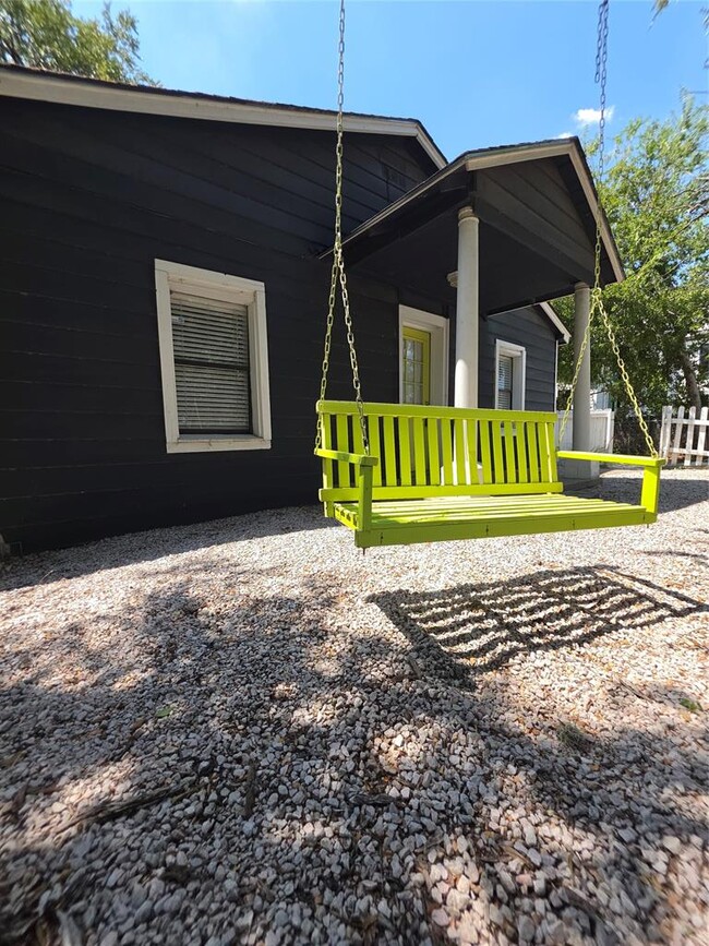 Photo - 1166 Ridgeway Dr