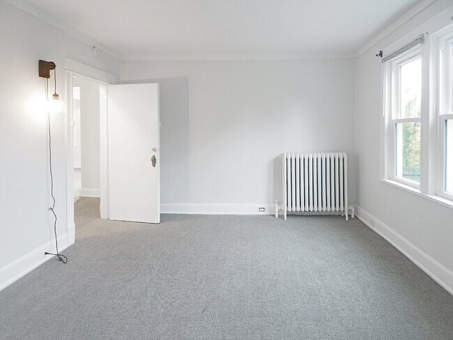 Photo - 3 Bedroom in the Heart of Uptown (Pets welcome) Unit 2