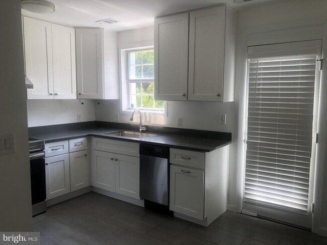 Photo - 2707 S Walter Reed Dr