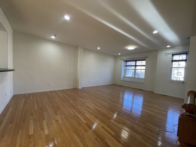 Photo - 4702 N Lamon Ave