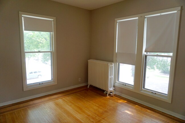 Photo - 629 6th St SE Unit #3 (1br) Newly renovated