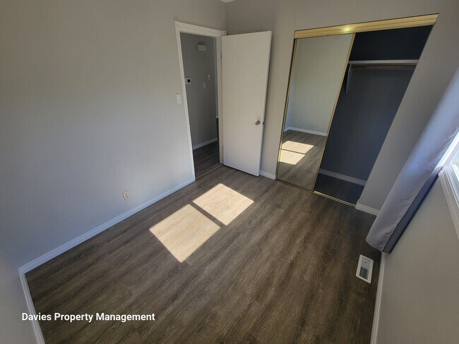 Photo - 12012-12088 88 St