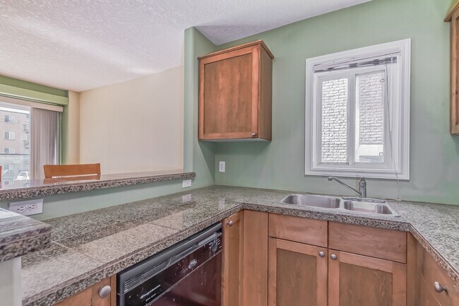 Photo - 1029-1014 14 Ave SW