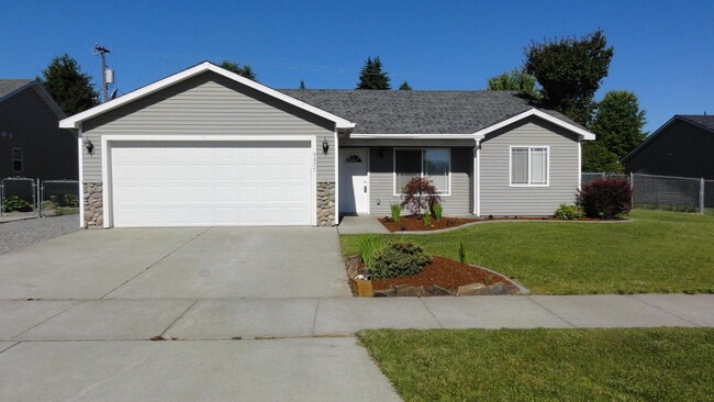 Building Photo - Hayden 3/2 Rancher Rental