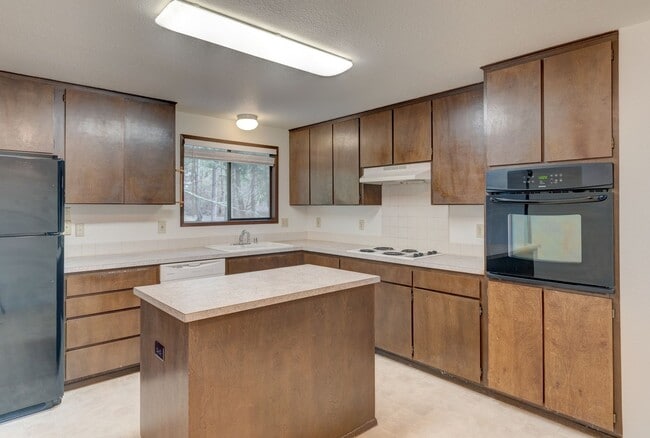 Photo - Large Private Rural Home Just West of Downtown Oak Harbor on 5 acres