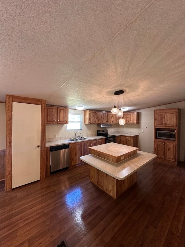 Photo - Spacious 4-Bedroom Home on 1 Acre – Peacef...