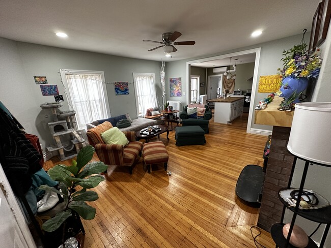 Living - 1204 Delaware Ave Unit Apt 2