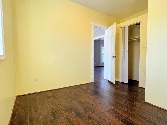 Photo - 116 Hawley St Unit Upper