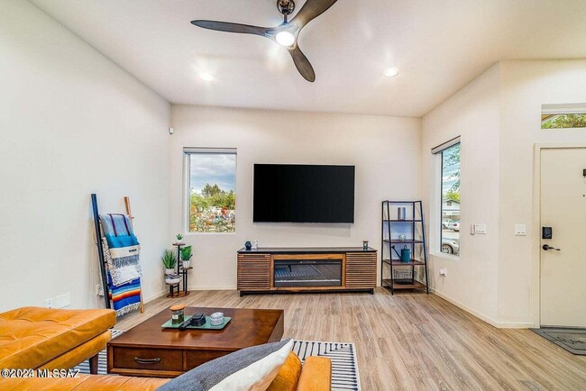 Photo - 840 E Park Modern Dr House