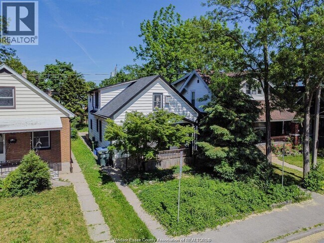 Photo - 1630 Marentette Ave