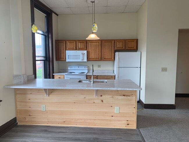 Building Photo - McShane Block Unit 7