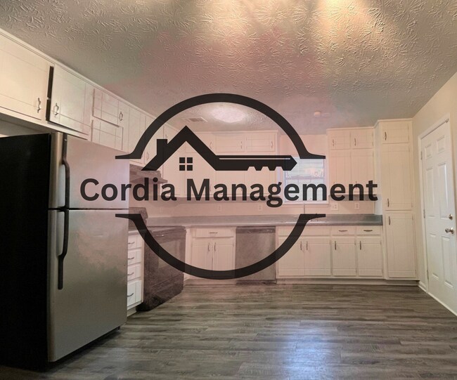 Photo - Dreamy 4BR 2.5 Bath BiLevel Home on Ascot ...