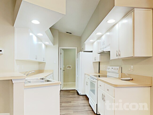 Photo - 3233 Ambassador Ave