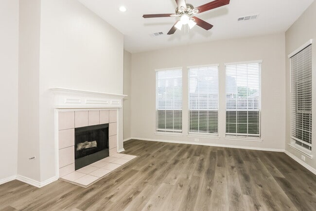 Photo - 4617 Seneca Dr