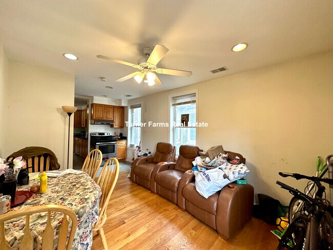 Building Photo - 10 Moreland St Unit 2 Rental