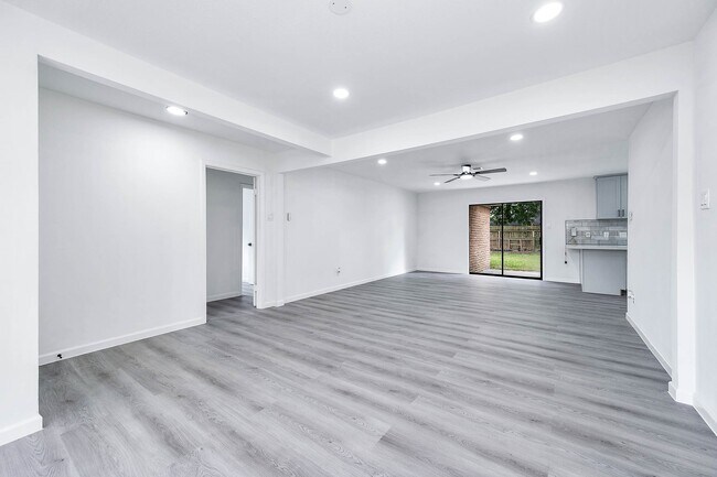 Building Photo - 7607 Grape St