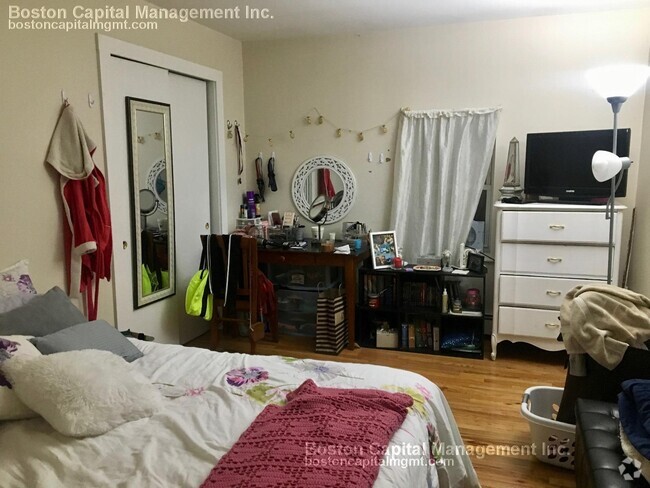 Building Photo - 45 Sewall St Unit 3 Rental