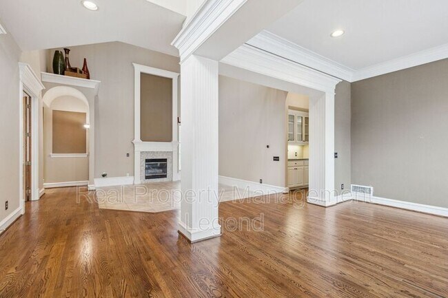 Photo - 5004 Seville Ln