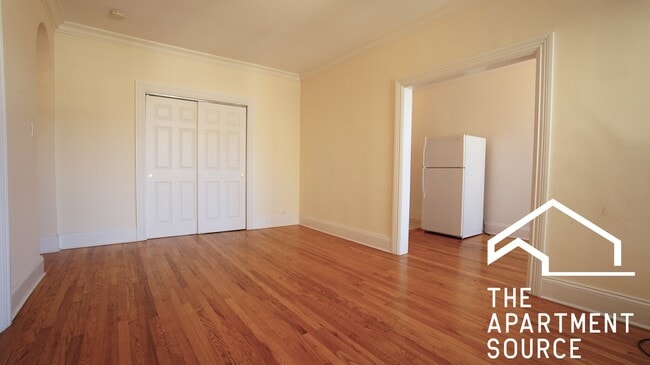 Photo - 2704 N Sawyer Ave Unidad 210