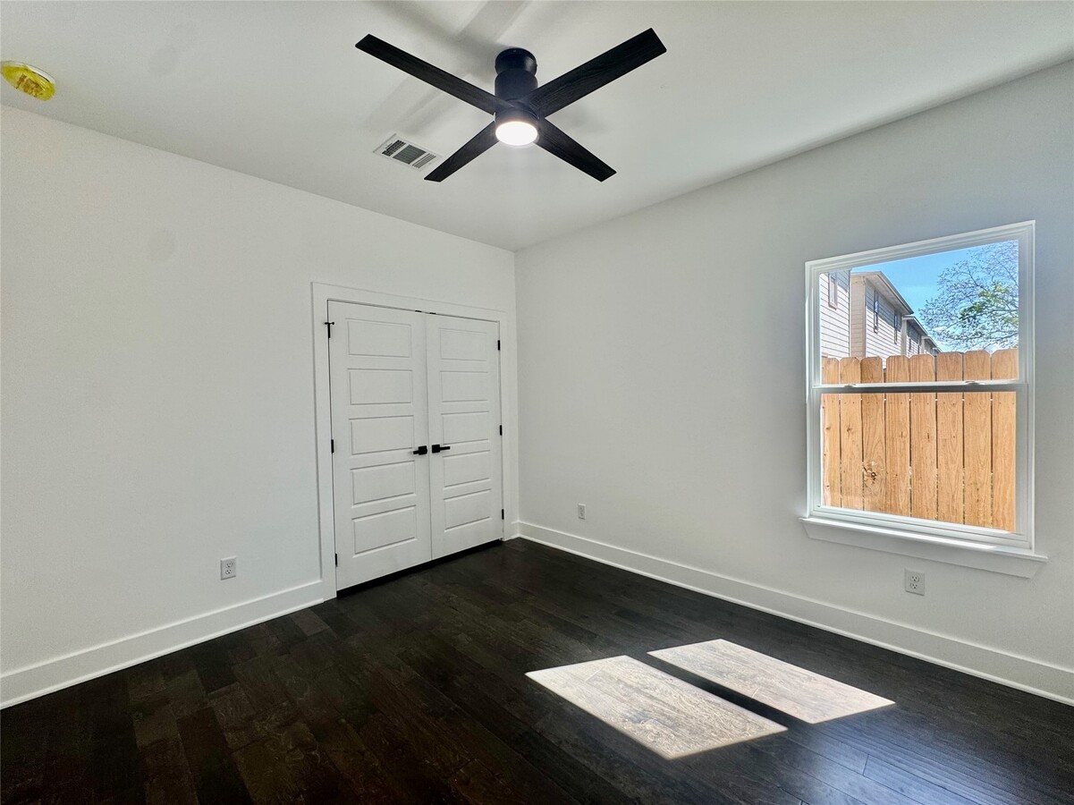 Photo - 6926 Paris St