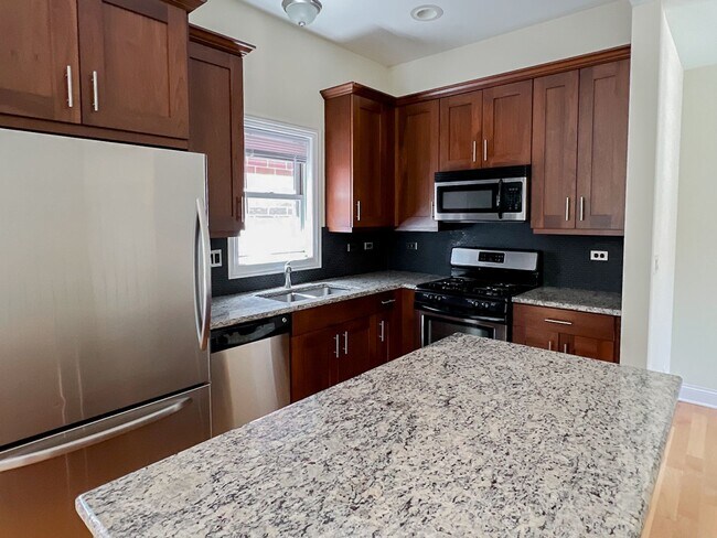 Photo - 2328 N Greenview Ave Unit 2328-3