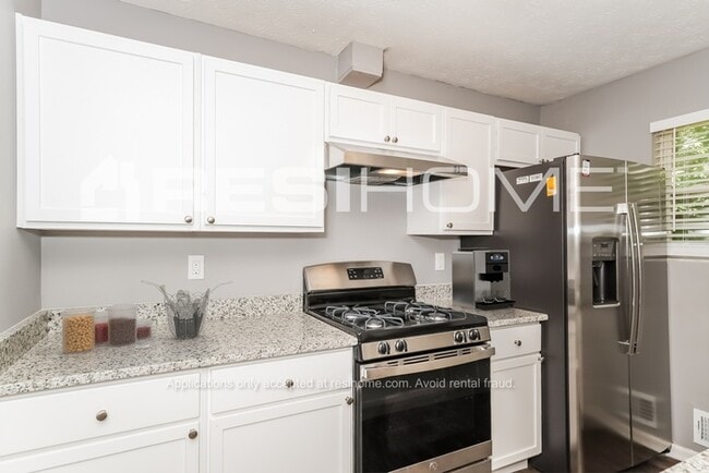 Photo - 403 River Chase Dr