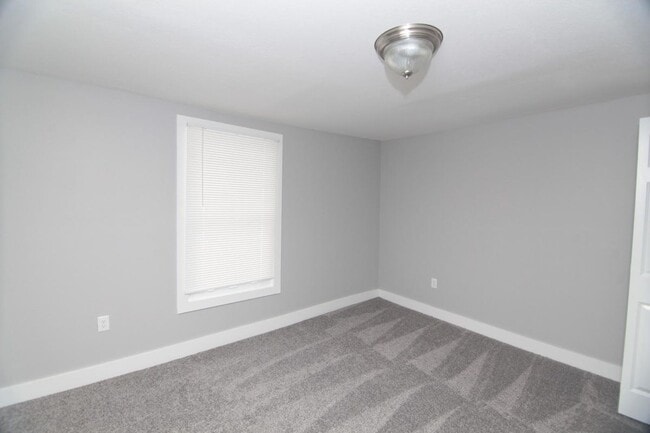 Photo - 702 W 7th St