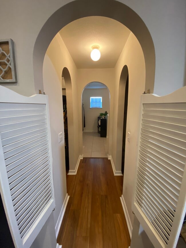 Photo - 4600 Tarrega St