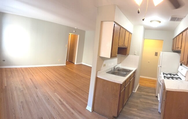 Photo - 5420 N Kenmore Ave