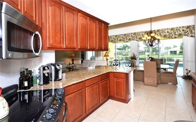 Photo - 4-bd, 4-bth in The Isles - One Of Palmer Ranch’s Most Sought After Community