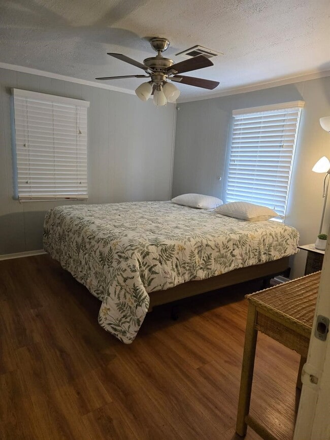 Photo - 3007 St Emanuel St